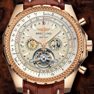 Illustration for article titled Kliff Kingsbury's Swaggy And Expensive-Looking Watch Is Probably Fake